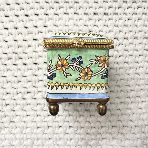 Empress Art 2002 Vintage USA Made Blue Green Floral Stamp Dispenser Hinged Box - Picture 4 of 9